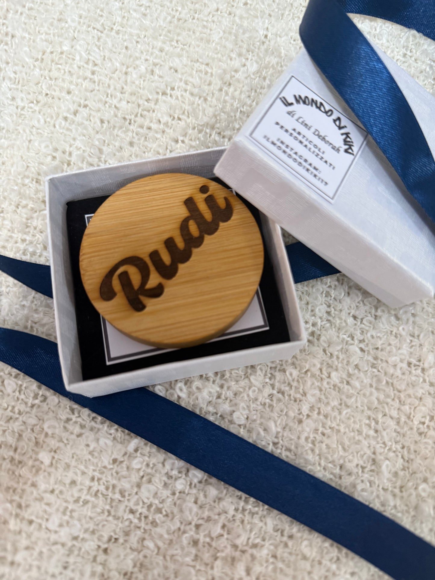 APRIBOTTIGLIE IN LEGNO INCISO